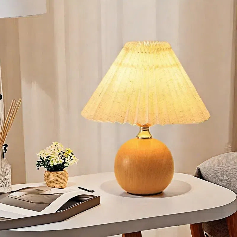 Retro Pleated Table Lamp – Nordic Dimmable Bedside Lamp with USB Power, 3-Color Lighting & Remote